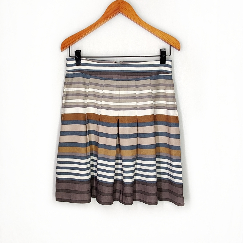 Banana republic pleated skirt, size 8, striped skirt.